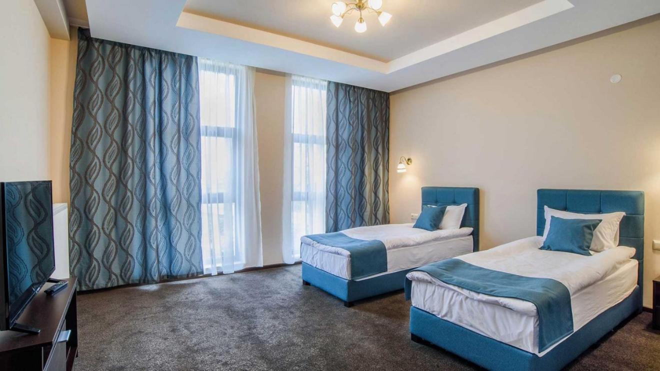 Park-Hotel 扬博尔 外观 照片