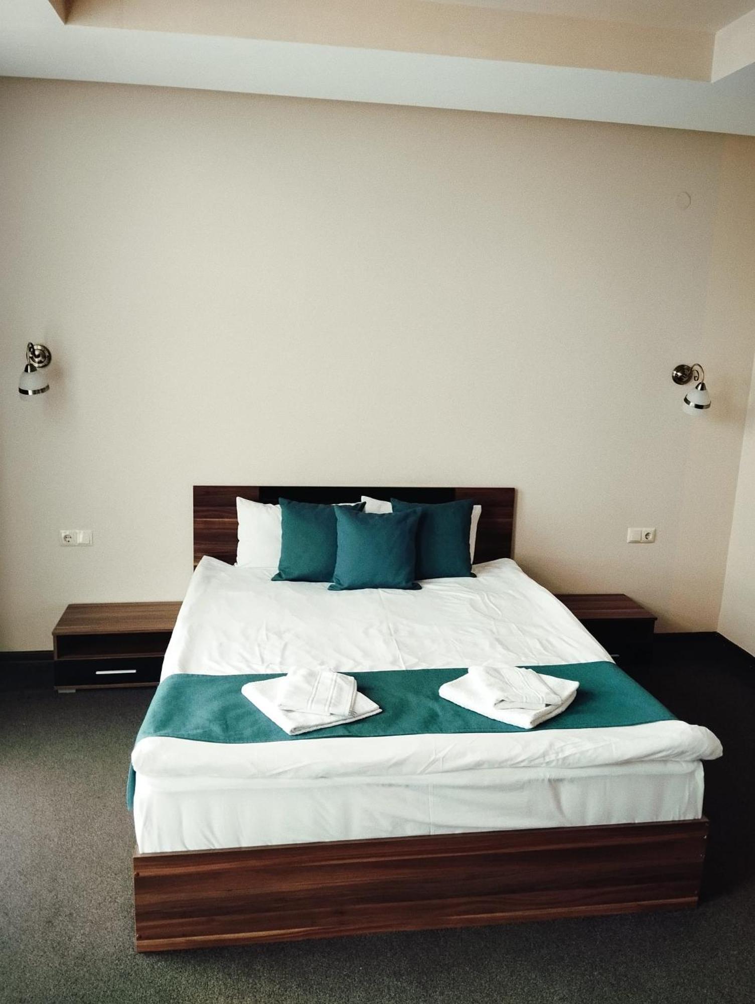 Park-Hotel 扬博尔 外观 照片