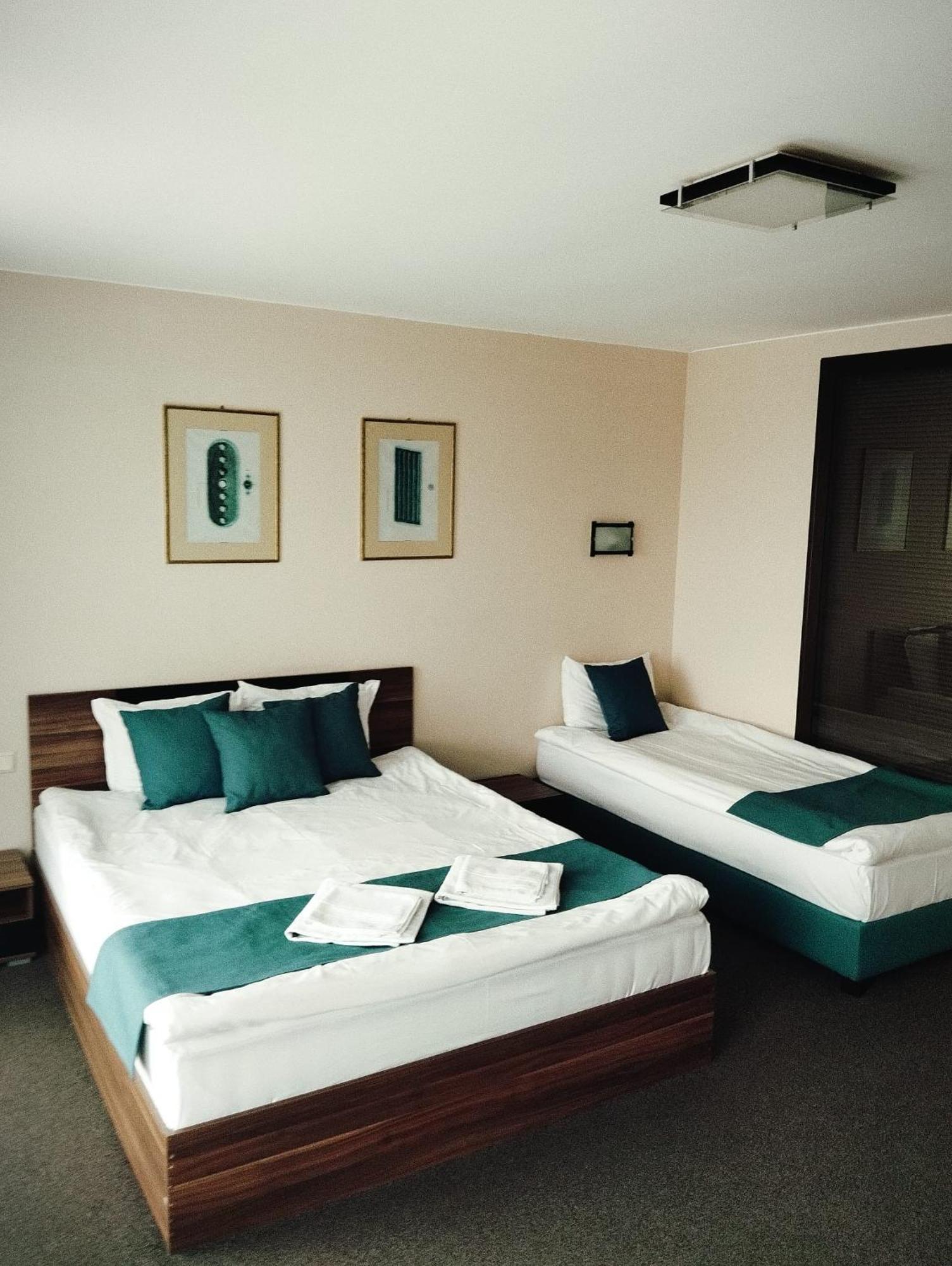 Park-Hotel 扬博尔 外观 照片